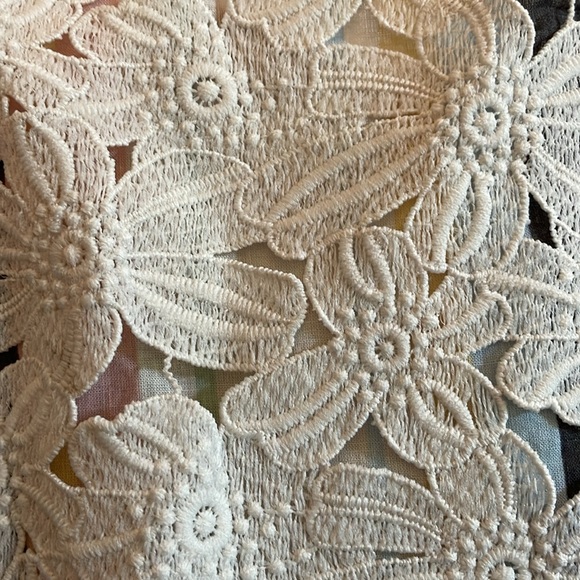 Striped square high neck spaghetti strap top with lace. - Picture 6 of 8